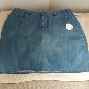 NWT skort